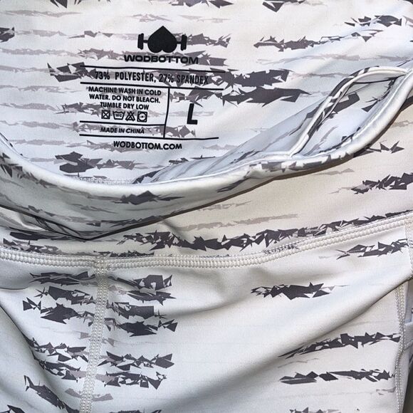 EXCELLENT CONDITION SIZE LARGE WODBOTTOM COMPRESSION LEGGINGS WITH POCKETS - Picture 4 of 5